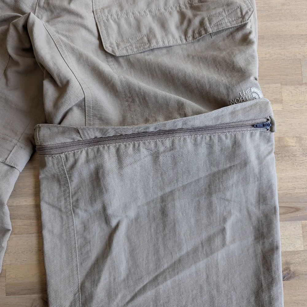 The North Face‎ Men's Convertible Pants/Shorts (Sz M)